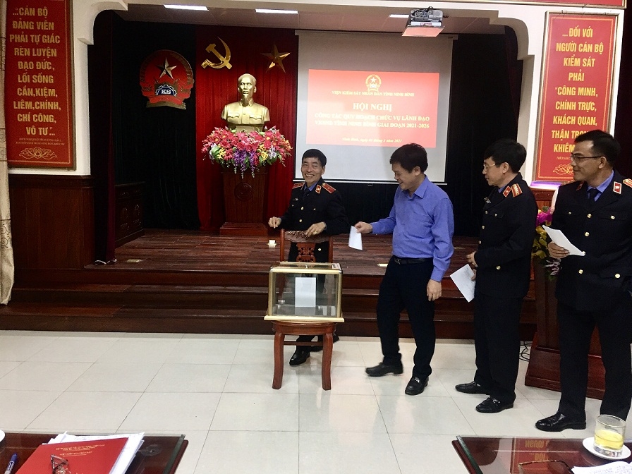 Hội nghị cán bộ chủ chốt lấy phiếu tín nhiệm giới thiệu bổ sung quy hoạch chức vụ Lãnh đạo Viện KSND tỉnh Ninh Bình giai đoạn 2021 - 2026.