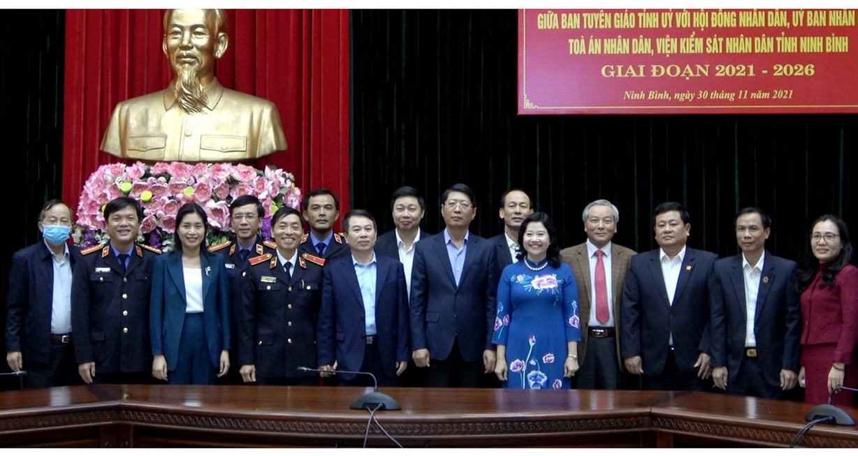 Ký kết chương trình phối hợp thực hiện Quyết định số 238-QĐ/TW ngày 30/9/2020 của Ban Bí thư giữa Ban Tuyên giáo Tỉnh uỷ cùng với Viện kiểm sát nhân dân tỉnh Ninh Bình, giai đoạn 2021 - 2026