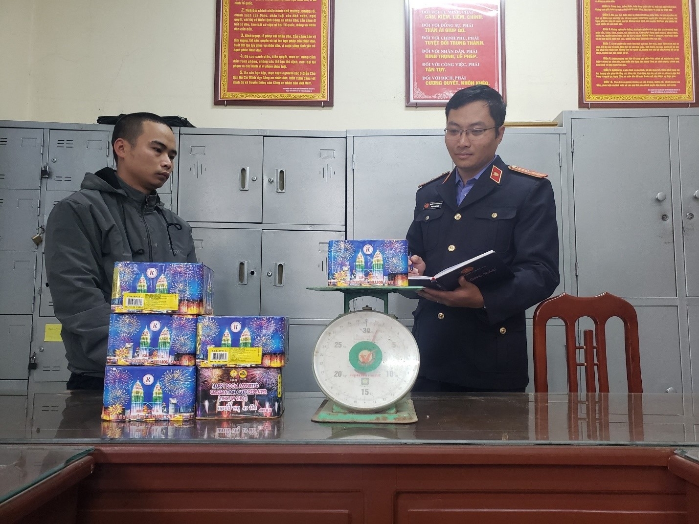 Viện kiểm sát nhân dân huyện Kim Sơn tăng cường công tác phối hợp liên ngành trong xử lý tội phạm liên quan đến pháo nổ dịp Tết Nguyên đán