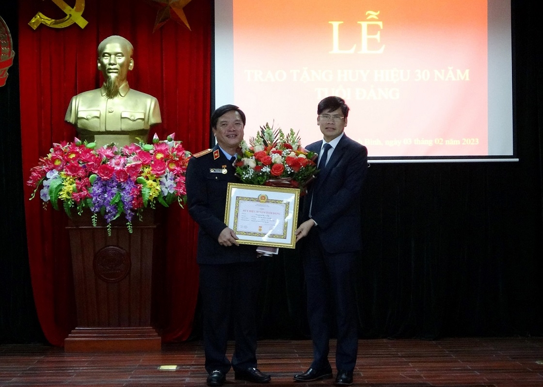 Lễ trao tặng Huy hiệu 30 năm tuổi Đảng cho đồng chí Phạm Ngọc Cảnh