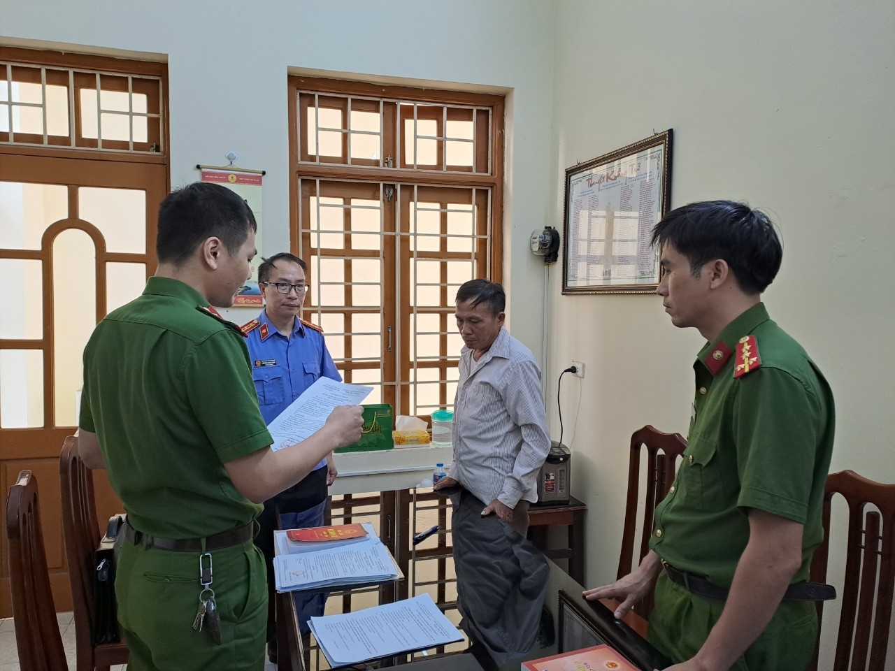 Bắt tạm giam Chủ tịch HĐQT hợp tác xã thương mại dịch vụ dược liệu Khánh Thủy.